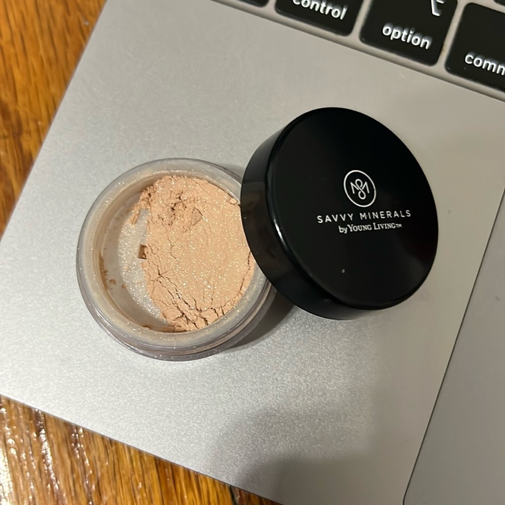 Free w/ purchase! Savvy Minerals by Young Living Eyeshadow in cashmere